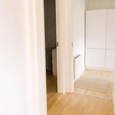 C - Light 2 - Sunny Balcony And Free Parking Apartamento *